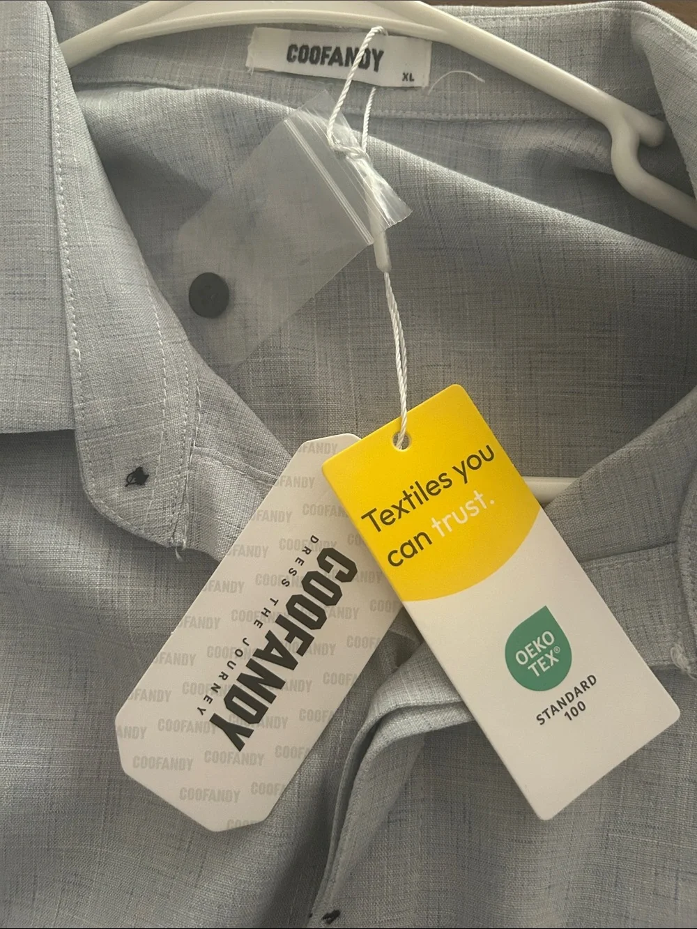 Men's Light Gray Short-Sleeve Casual Button-Down Shirt - Picture 6 of 9